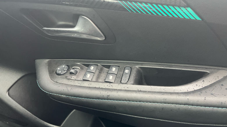 Peugeot 208 1.2 PureTech 100 Allure 5dr EAT8 Petrol Hatchback